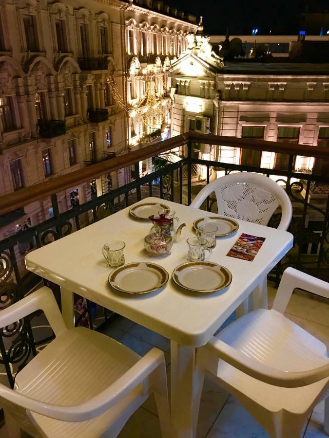 Appartement Fountain Square-Balconies In Old Town à Baku Extérieur photo